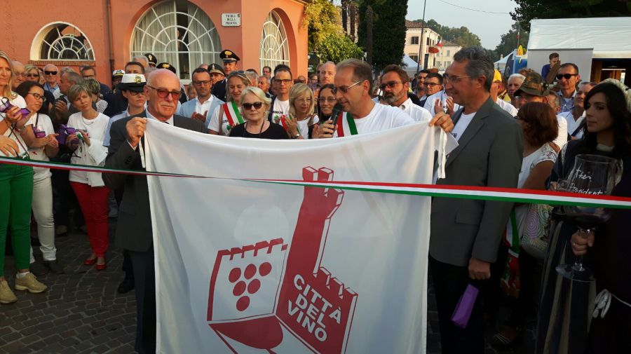 Bardolino, consegnata la Bandiera delle Città del Vino