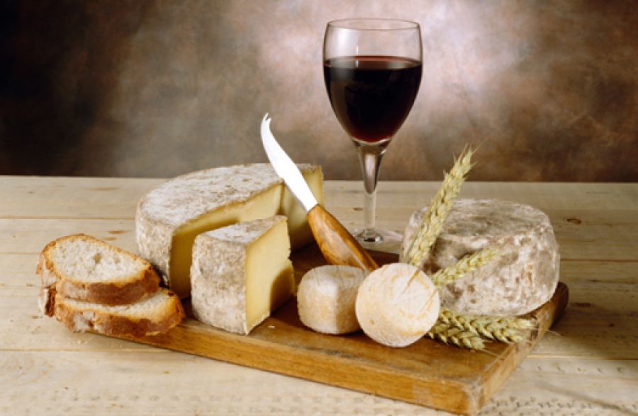 Con il vino il formaggio è più buono