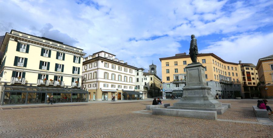 Calici di Stelle a Sondrio, tra le corti di Scarpatetti
