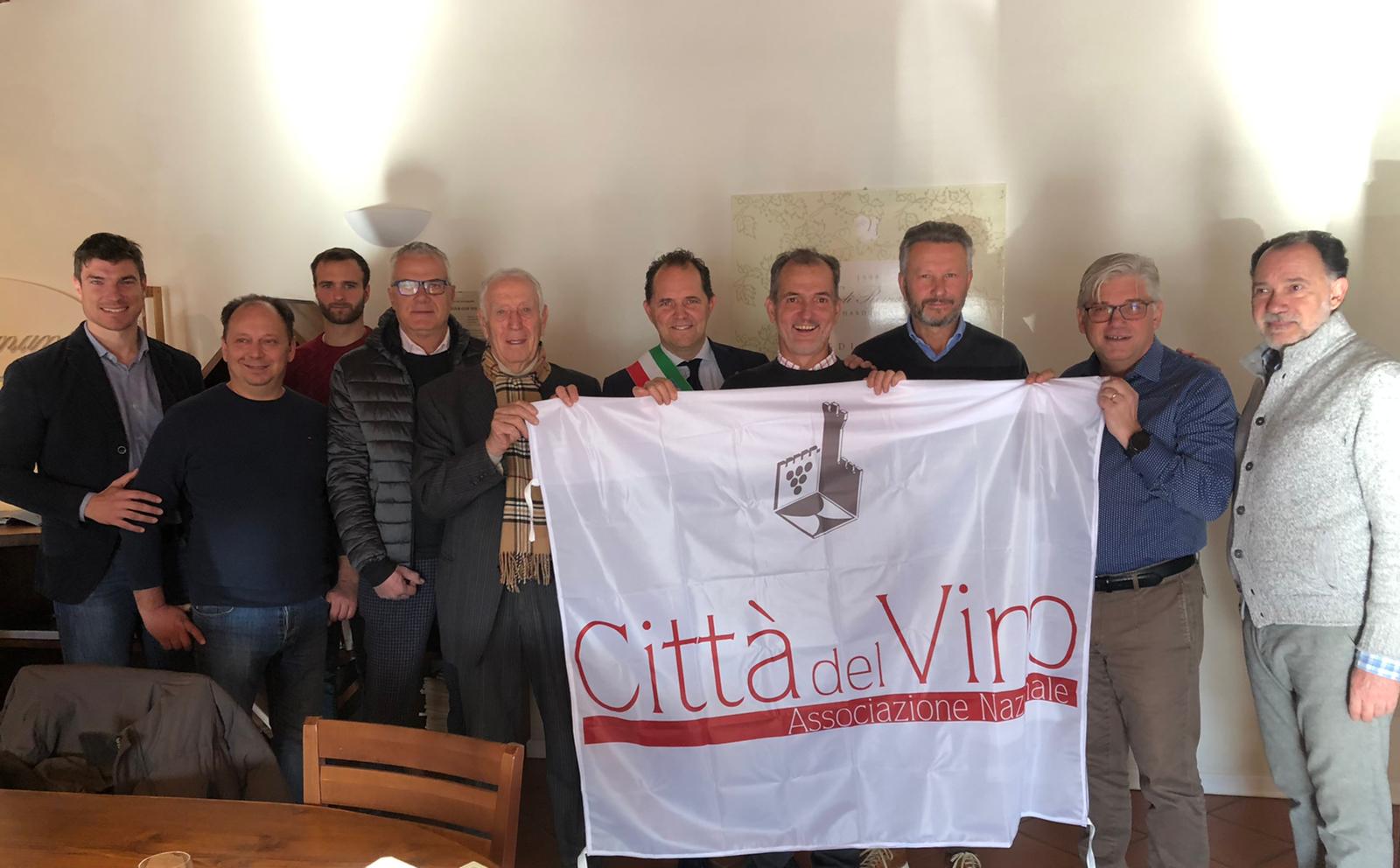 Mariano del Friuli riceve la bandiera delle Città del Vino
