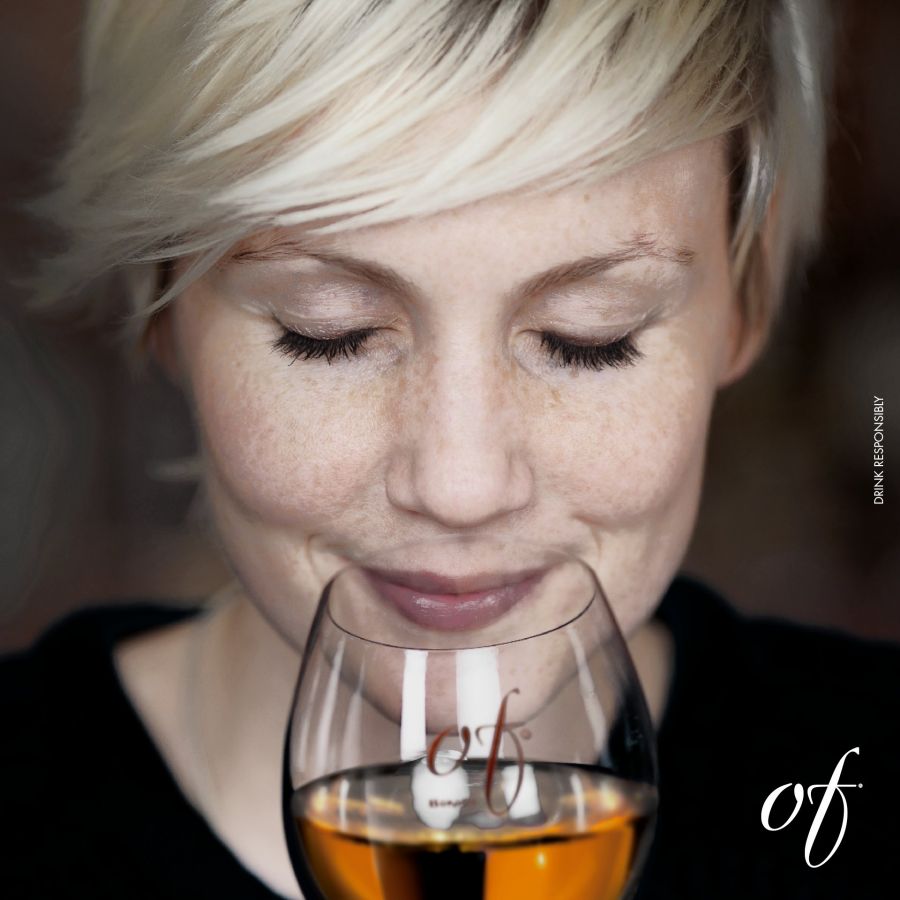 Il mondo della grappa di tinge di rosa