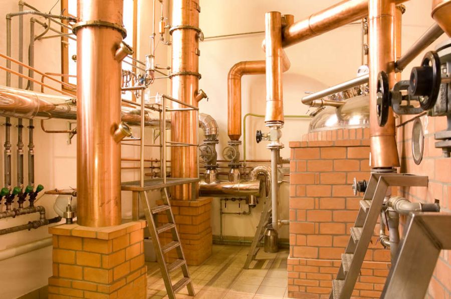Fuoco, acqua e vinaccia: i tre elementi che danno vita alle nostre preziose grappe