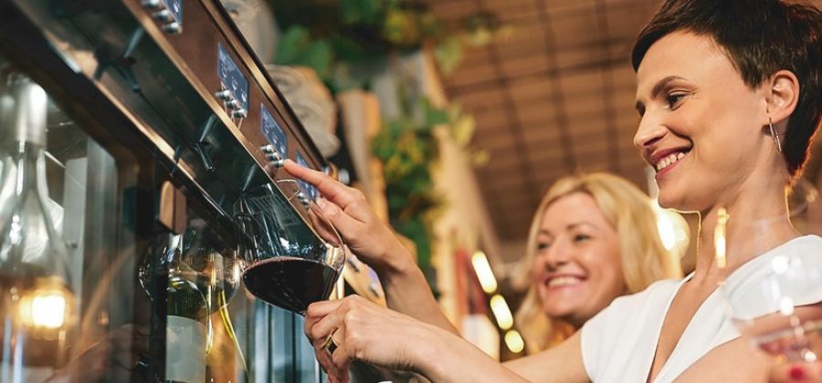 Il giusto dispenser per il vino al bicchiere